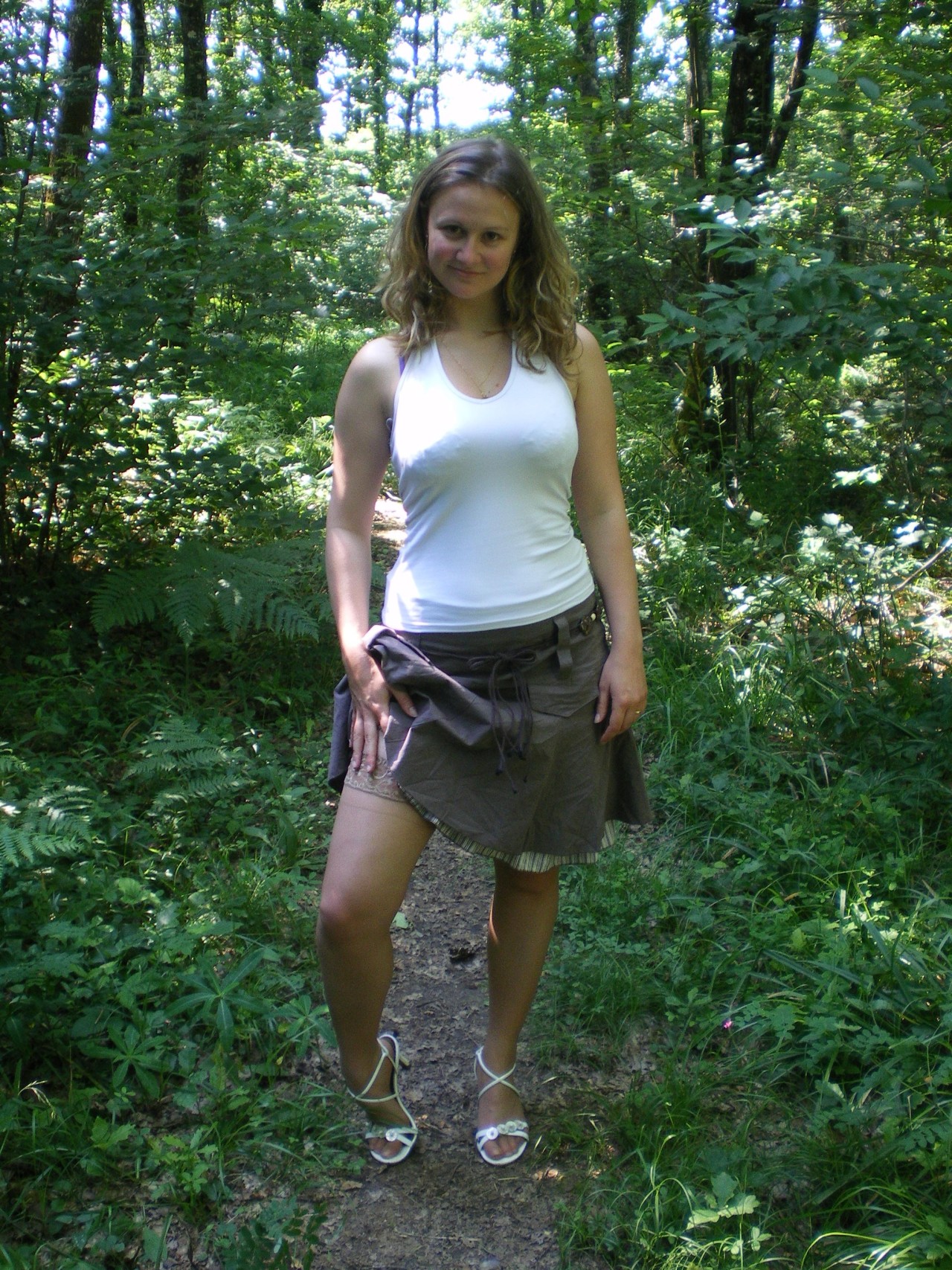ricoishard:  Sexy wife with big natural tits. 
