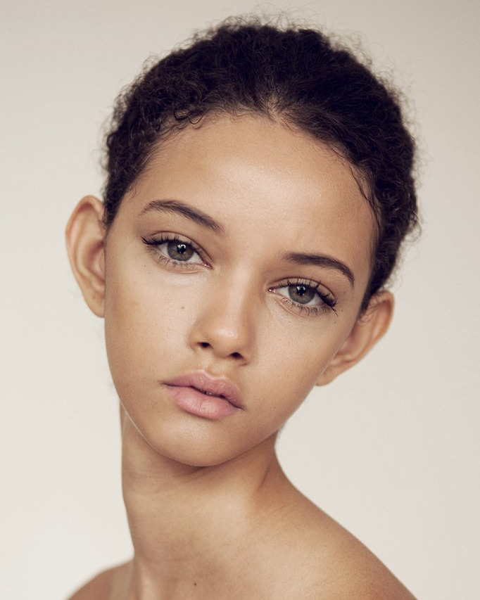play:  Body comparative: Marina Nery x Bambi