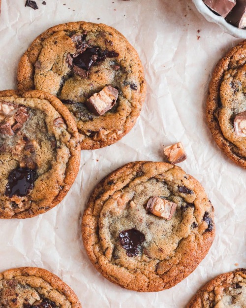 fullcravings:  Snickers Chocolate Chip Cookies