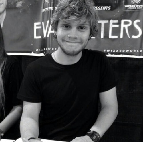 karlrincon:   Happy 28th Birthday Evan Peters. 