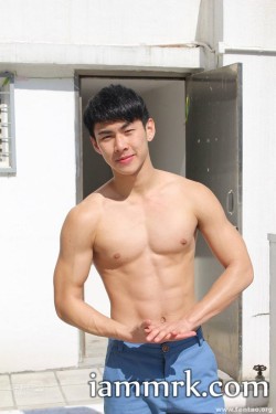 yumyumasianhunks:  yum yum Asian hunks. check out my blog