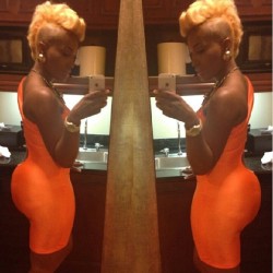 thebrianaray:  Hey thickums lol #comethru girl #youdeserveroundstonight ;-) #drake lol #panamanianprincess #blonde #mohawk #dopechics #fridaynight #drinksnpics lol #naturalhair #naturalbody ;-)