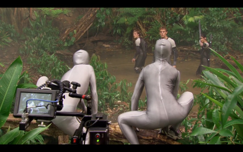 notkatniss:  IM GONNA SHIT MYSELF THEY HAD SOME PEOPLE IN MORPH SUITS PRETEND TO BE MONKEYS 