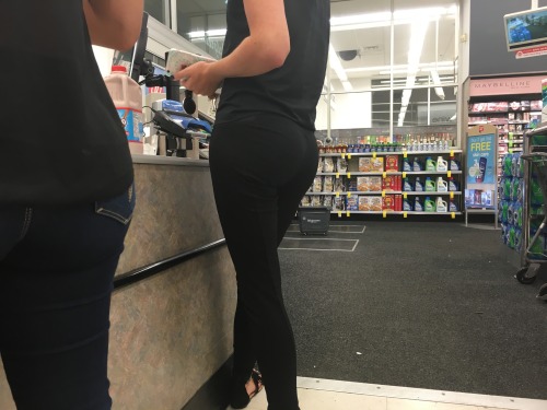 candidcreeper: Different stores, different butts❤️