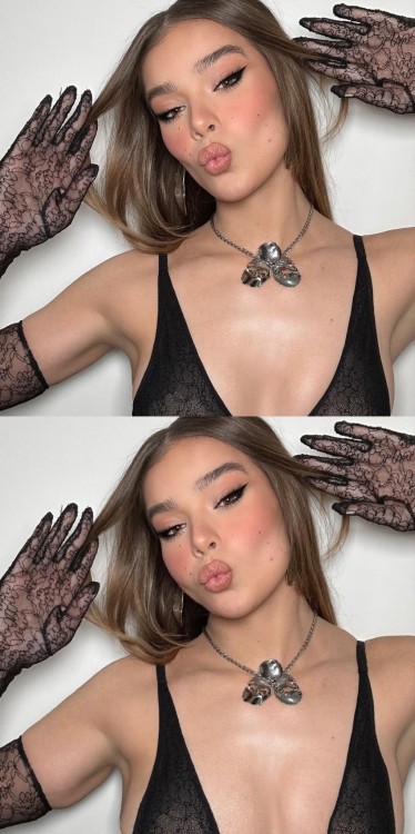 Porn Pics awkwardhardon:Chubby Hailee morphs