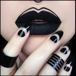 nailpornography:negative space lips &