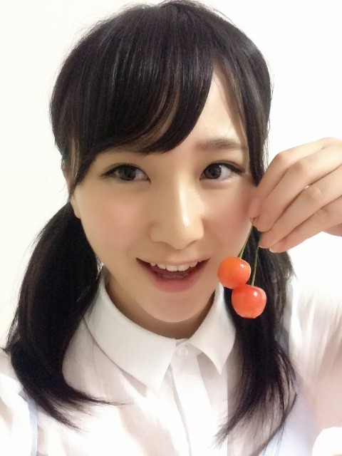 takahashijurifc:  Juri’s G+ : 11.09 PM (140703) ♪♪とーなーりどおし あーなーたーと わーたしサクランボー♪♪♪♪Riight neext to each otheryoouu andmee cherryy♪♪ お風呂はいってくるー🍒I’ll take a baath