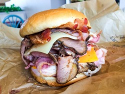 sexymeals:  This is the Arby’s meat mountain. A บ secret menu item that is enough to satisfy any carnivore. [768×576]  Secret menu item 😍😍😍😍😍😍😍
