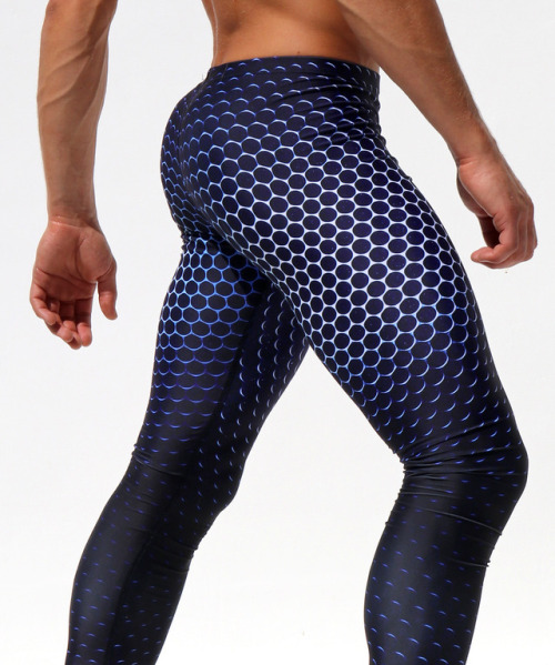 pariscompression:  rufskin:  NEW COLOR ALERT! We just added this color way to the popular CARBON training tights.   Nice blue. I don’t like the multi colors parts