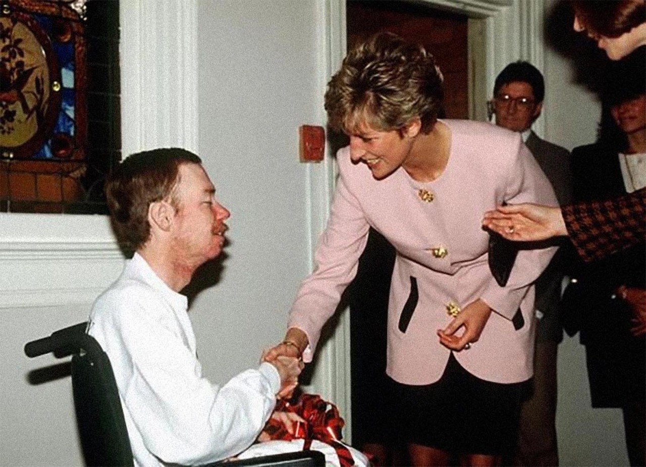 tebya:Princess Diana shaking the hand of an AIDS victim with no gloves on, a move