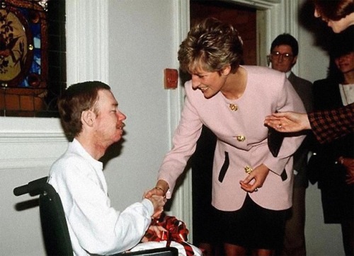 tebya - Princess Diana shaking the hand of an AIDS victim with no...