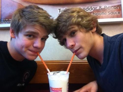 🐧 You Must Be Gay+ To View This Blog*