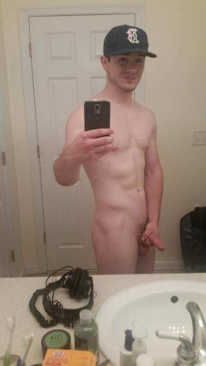 naked-straight-men: straightdudesexting: Straight athletic dude Naked straight man