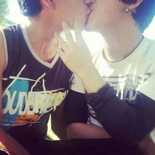 realityanddisaster:  NO A LA HOMOFOBIA. El amor no depende de un hombre y una mujer,