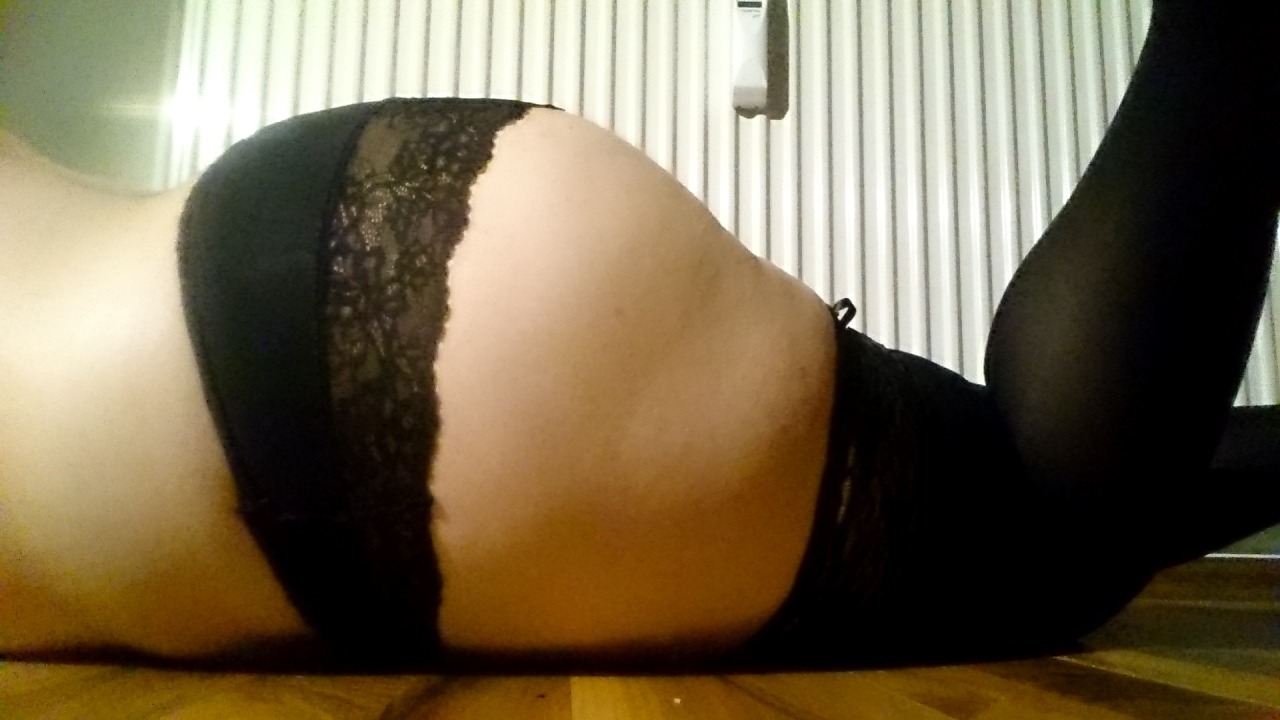 curvyandkinky:  just chillin ya know