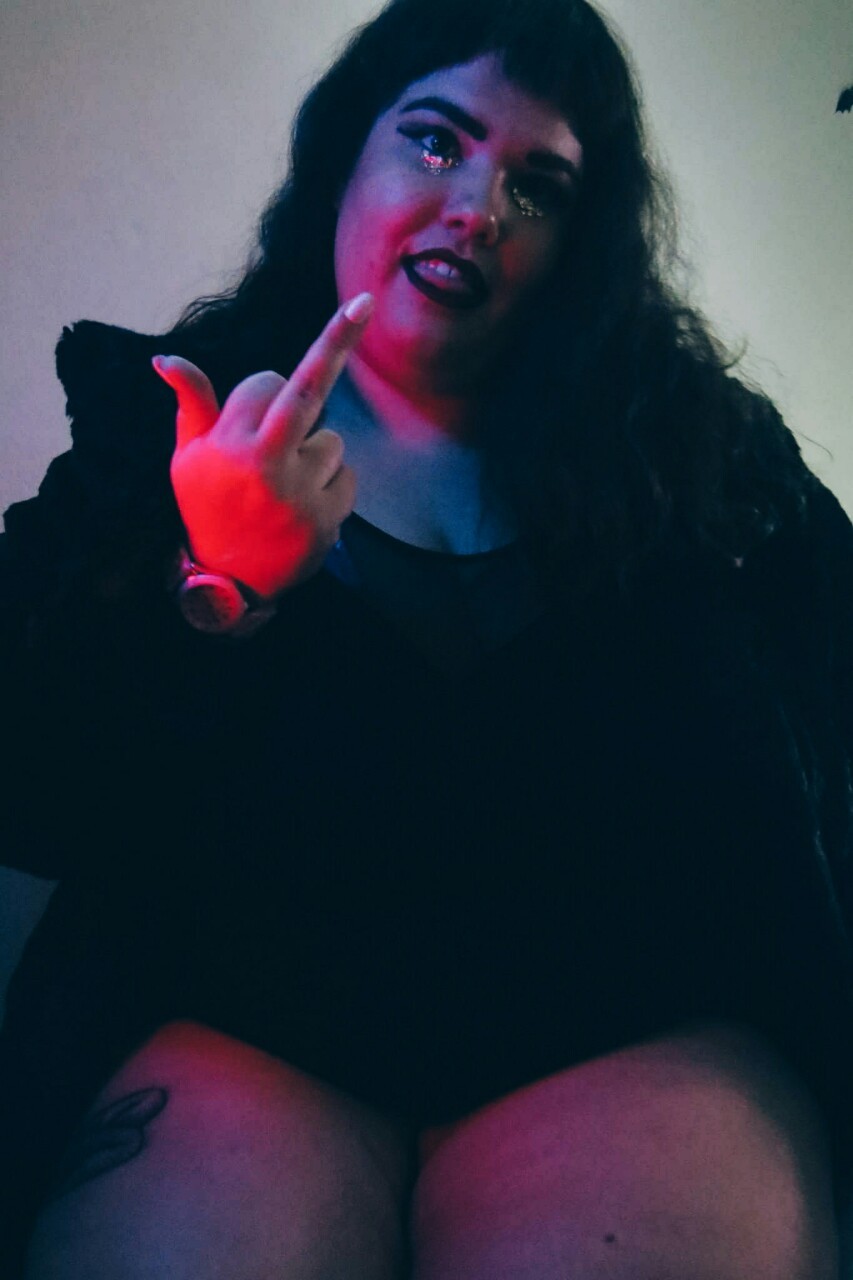girthakitt:  Mob wife 