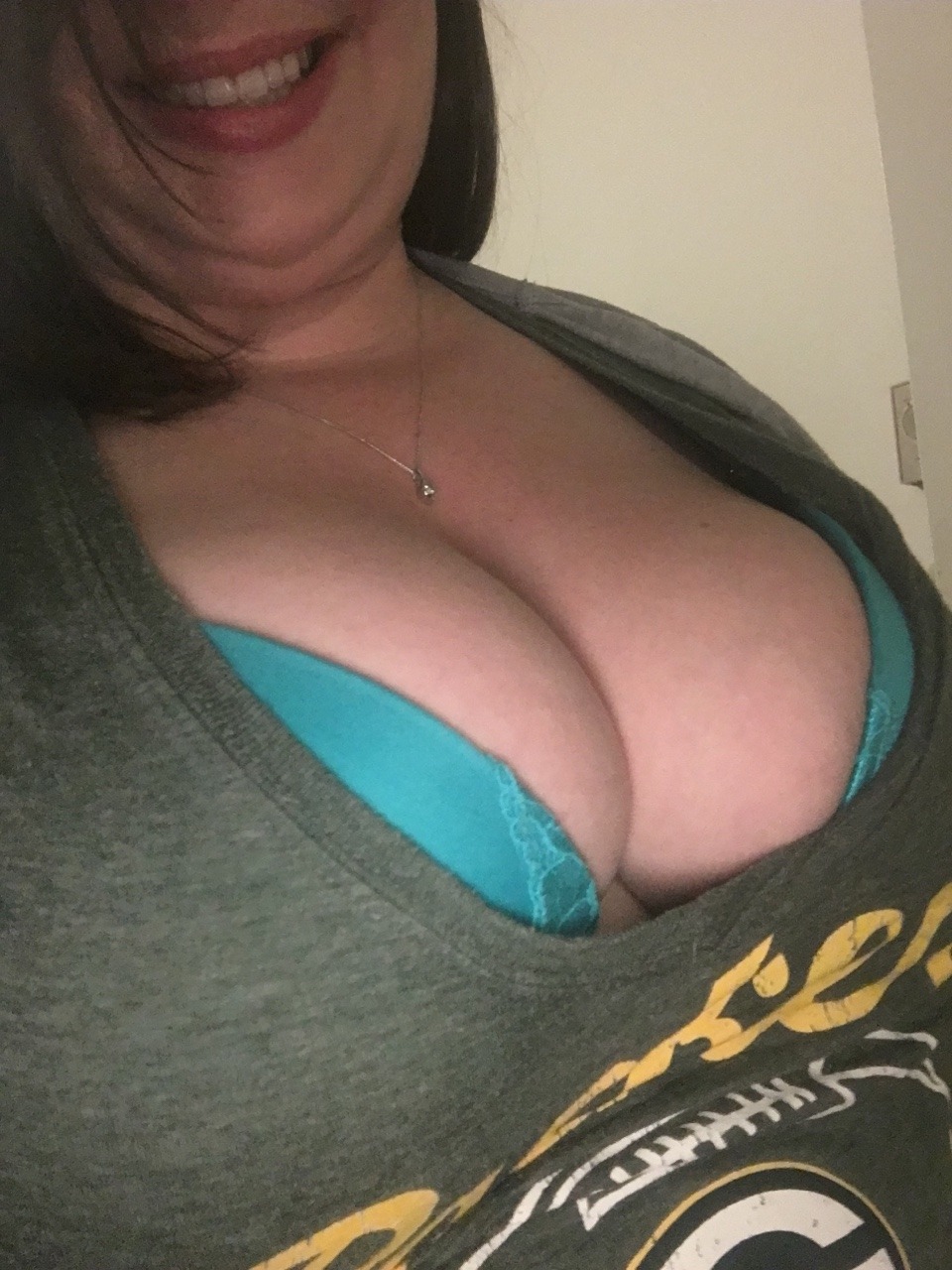 hotwifegb:  curiouswinekitten2:  It’s another GPG and CS… my favorites💕  http://hotwifegb.tumblr.com/