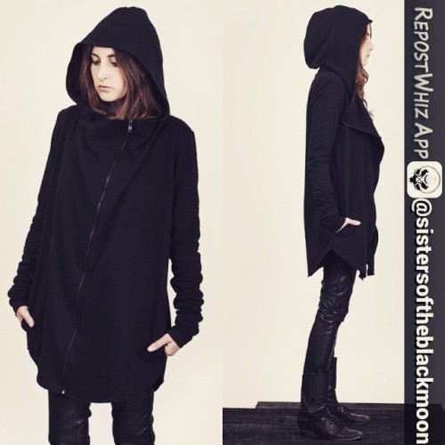 Ah-mazing zip-up hoodie from @sistersoftheblackmoon perfect for layering!  #sistersoftheblackmoon #h