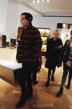 donthaz:   Harry out in London, 12/11/13 +