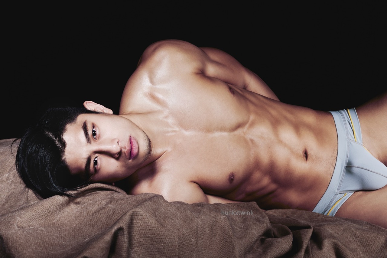 hunkxtwink:  Photography -  晏廷 張   Hunkxtwink - More in my archive  