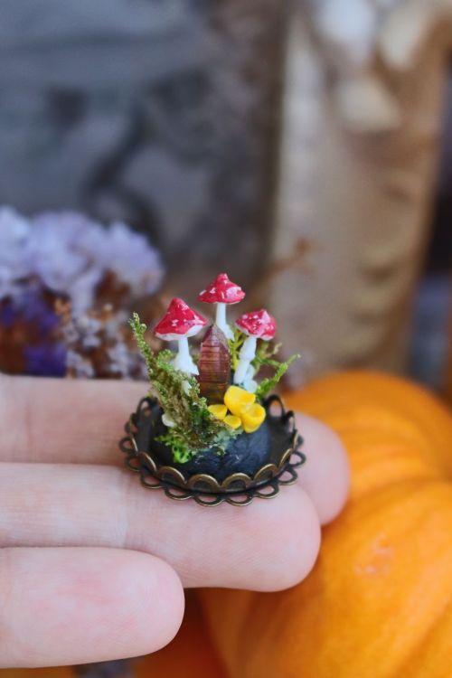 culturenlifestyle:  Enchanting Necklaces Using Natural Gemstones Wish to Take You Through a Magical Portal California based artist Kristina Matthews loves to create wearable handmade magic with the using of stunning healing gemstones. Matthews invests