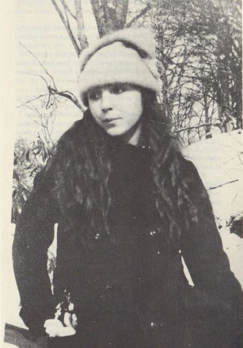 violentwavesofemotion: Anaïs Nin, at thirteen years of age, photographed by her mother c. Janua