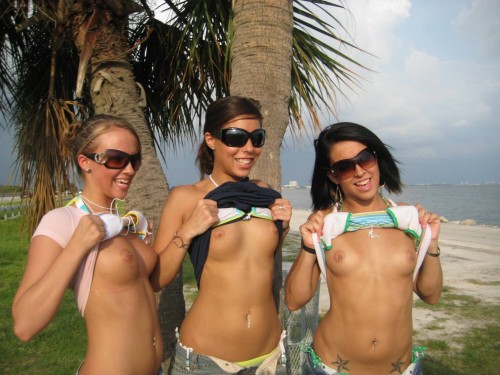 randomglamourgirls:  bikini heroines get naked for a good cause - for my porn blog. 