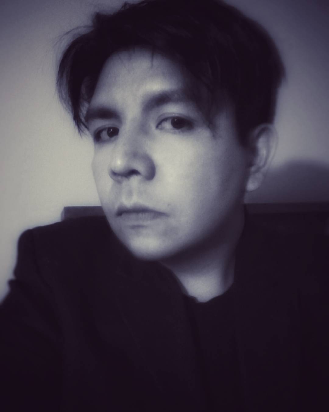 Nuevo look #newstyle #nobeard #shave #shaved #dark #goth #blackclothes #blackhair