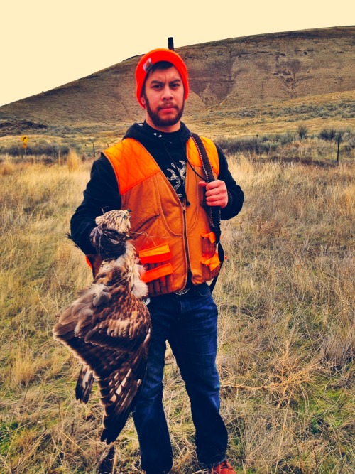 damonwells:  trustthapo:  naturepunk:  bootsntrucks:  Yes I’m wearing gloves because it was FREEZING COLD. But they kept getting caught while i was reloading and they weren’t thick enough to make a difference.  So you killed a hawk…? What strings
