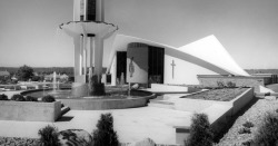 germanpostwarmodern:St. Charles Borromeo Catholic Church (1961) in Spokane, WA, USA, by Funk, Murray &amp; Johnson