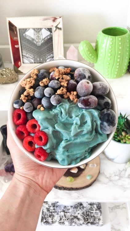 When life goes bananas, make #nicecream! Tackling a blue day with a frozen bowl of @rawnice aquamari