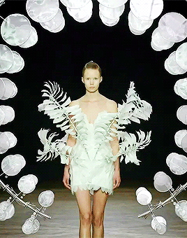 irisvanherpen Today Iris van Herpen presented her latest Couture collection for Autumn-Winter 2019/2