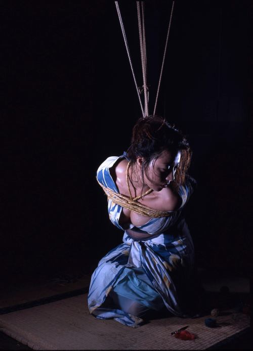 justscreenshots:Shibari  Chimuo NurekiModel  Hiramatu  Photo Norio Sugiura