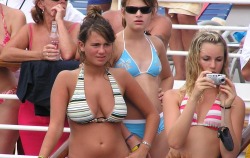 beachbikiniboobs:    Bikini Boobs  