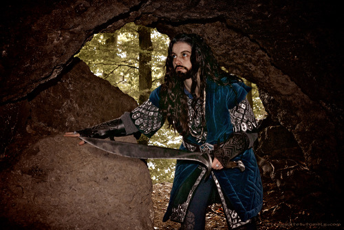 bittersuites:The Finding of Orcrist Thorin Oakenshield.. Essiemakeup/photography.. revelioassistan