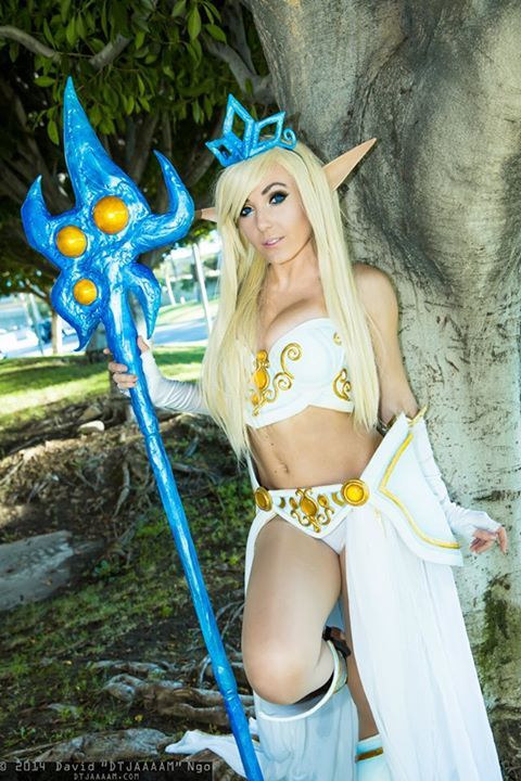 league-of-legends-sexy-girls:  Janna Cosplay