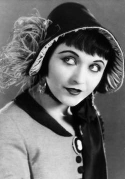 viola-goes-to-hollywood:  Pola Negri 