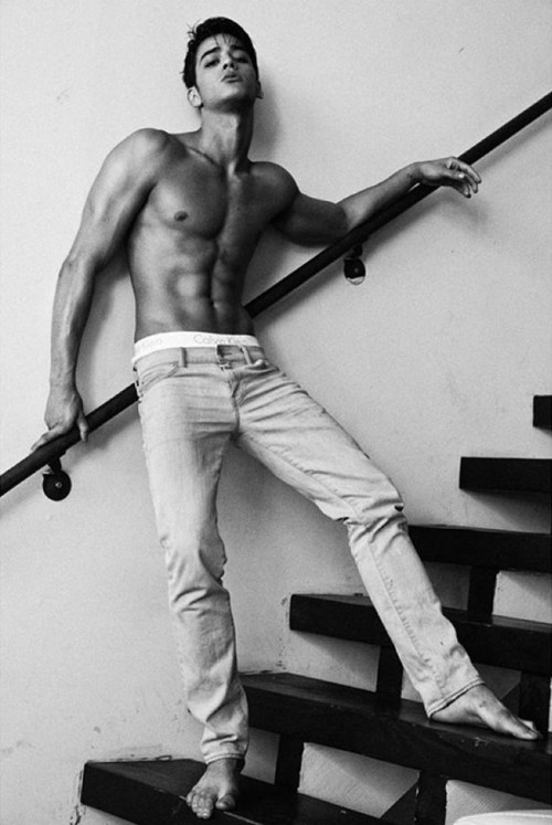 happilymarriedgayfamily:  Waistbandboy