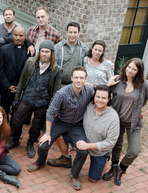 bethkinneysings:  The Walking Dead Cast behind the scenes of The Walking Dead Season