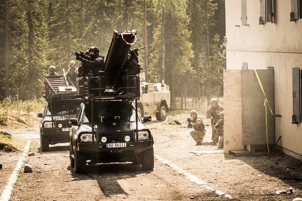 gunrunnerhell:  Joint Ops Members of the Norwegian Army Special Forces, Navy and