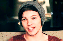 stylin-library:  Louis + fluttering his eyelashes 