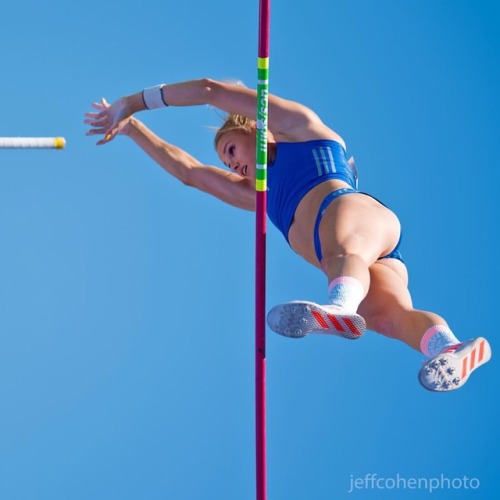 trackandfieldimage:Katie Nageotte clears the bar at the 2017 Usatf Outdoor Champs. #polevault . . . 