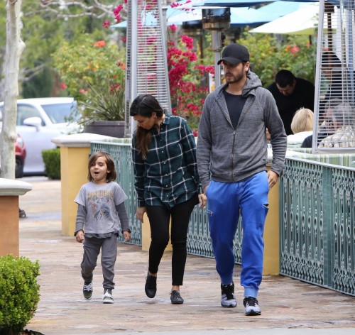 dash-jenners:  Kourtney, Scott, and Mason out in Calabasas (3/21/2014)