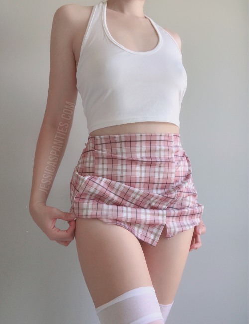 jessicaspanties:Little Plaid Skirt!!SEE ENTIRE PHOTOSET HERE!!Hello wolves! Hope your weekend was go