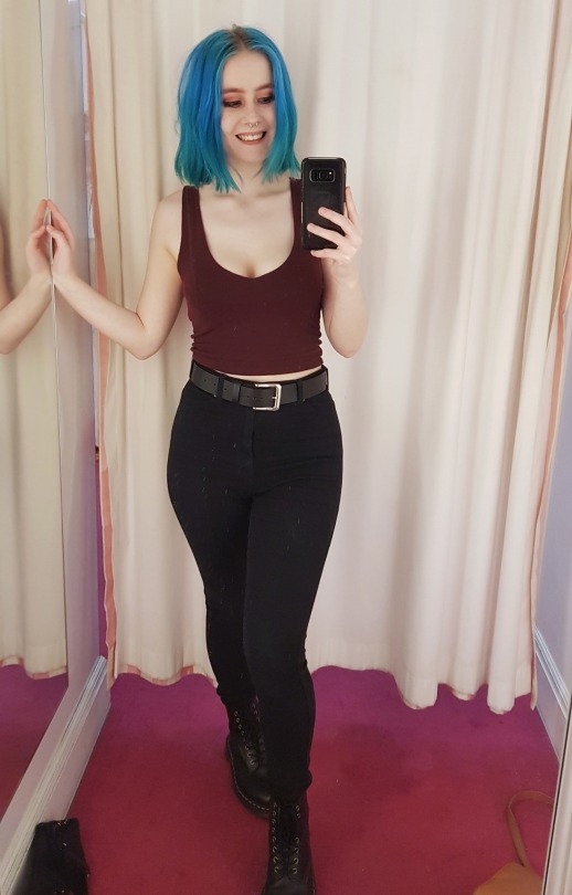 chokedbarbie:  chokedbarbie:  barbie selfie 💙   www.instagram.com/karajxde/