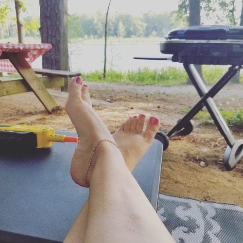 Porn photo barefoot-in-texas:  barefoot-in-texas  🤓💖👣