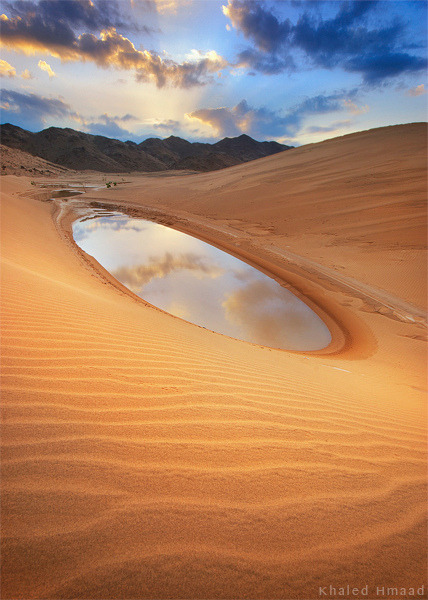 travelbinge:  Reflection in a desert by Khaled Hmaad Saudi Arabia 