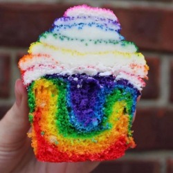 My kind of cupcake! 🌈