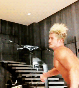 orlandobloom:    (ʘᴥʘ)  x  