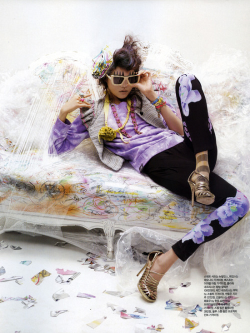koreanmodel:   Han Hye Yeon for Singles Korea April 2010  
